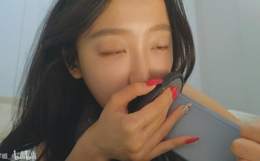 B站酥酥学姐的“睡前仪式”心理学:为什么她的声音能让人瞬间卸下防备?